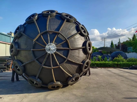 Enerji emilişi Yokohama Deniz tamponları için siyah silindirlü kauçuk pnevmatik kanatlılar