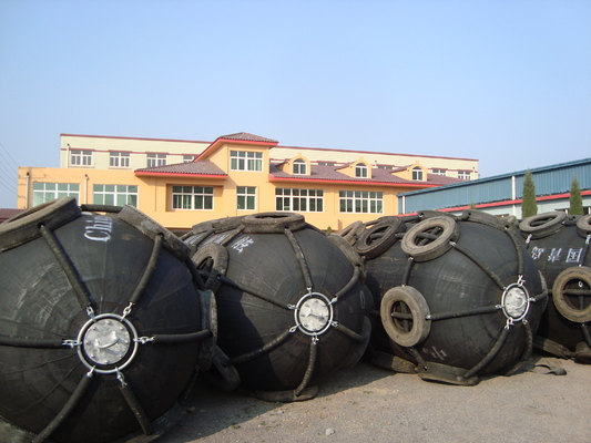 0.05-0.08Mpa Kauçuk Yokohama Sıcak Galvanize Flanşlı Pnömatik Fender