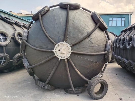 0.5-4.5m çaplı Yokohama Marine Fender düşük tepki gücü ve 2 yıllık garanti ile