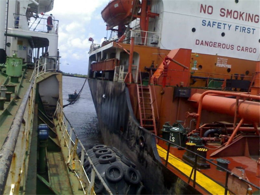 Gemi Koruması için Kauçuk Yokohama Pnömatik Fenders Sıcak Galvanize Flanş Diametresi 0.5-4.5m